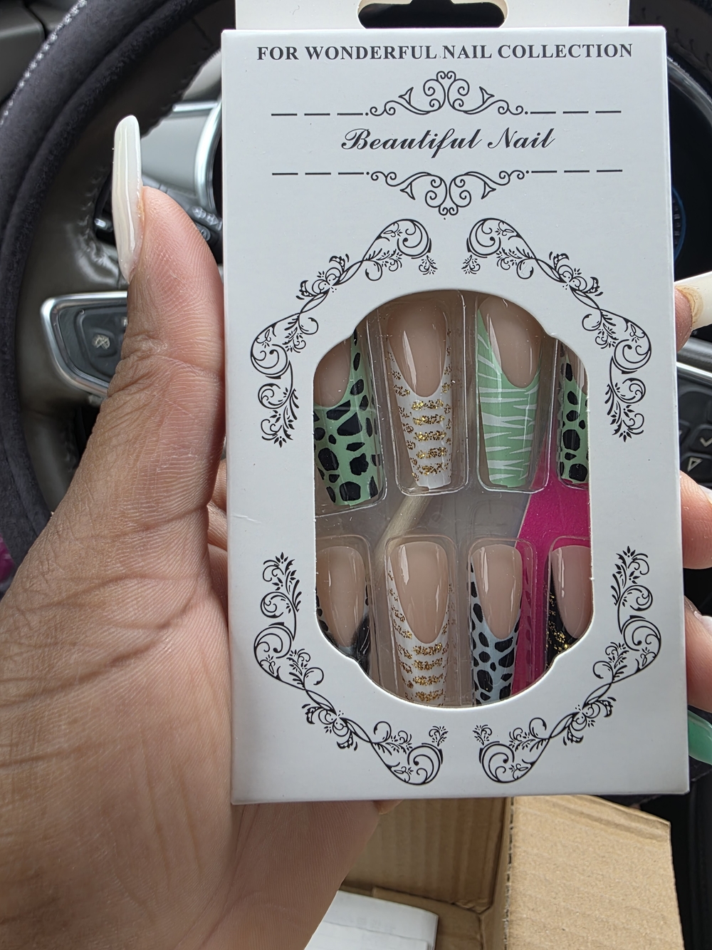 Press-On Nail Set in Nude, Green & Pink